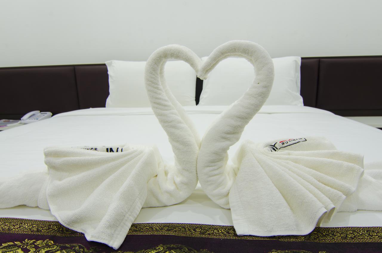 Np Hotel Buriram Exteriör bild