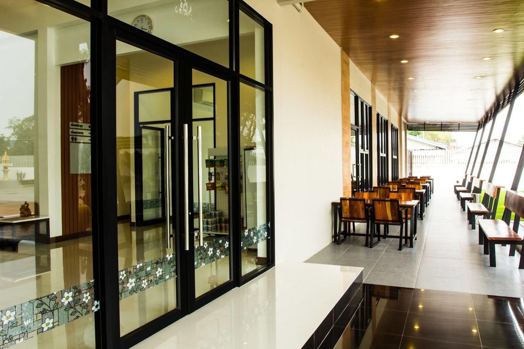 Np Hotel Buriram Exteriör bild