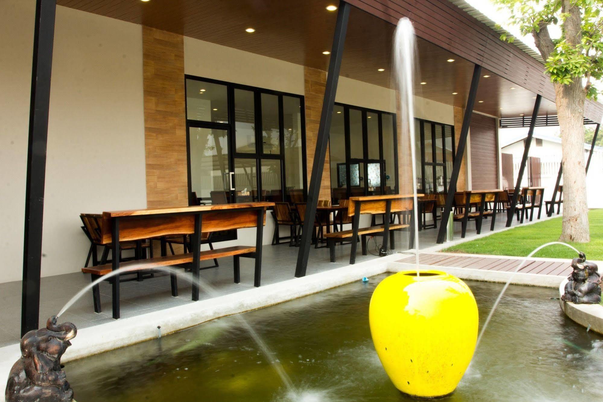Np Hotel Buriram Exteriör bild