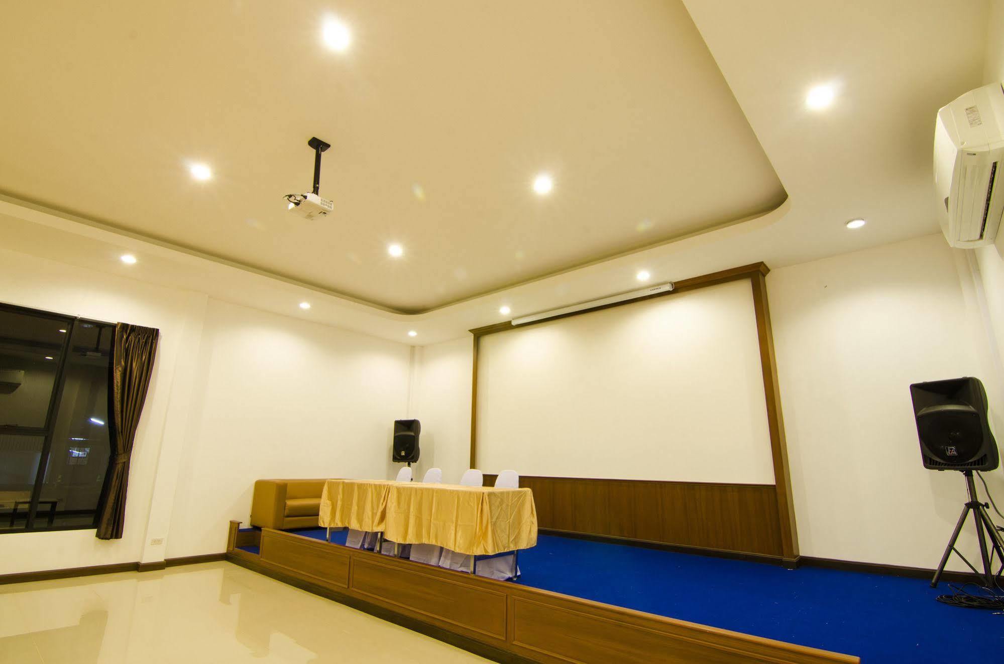 Np Hotel Buriram Exteriör bild